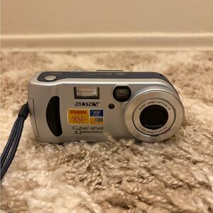 Sony Cyber-shot DSC P71 Camera